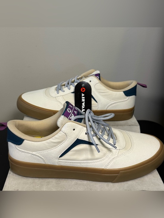 Airwalk Other - Airwalk Men's White Canvas Low-Top Sneakers with Gum Sole size 10.5, NWT